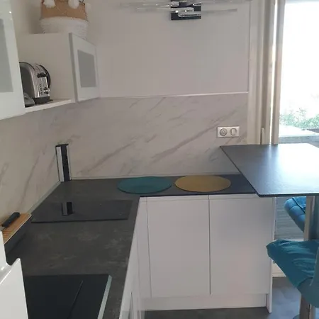 Le Miroir Apartment *