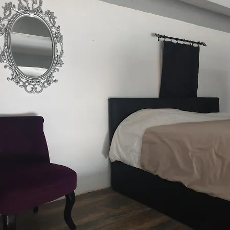 Le Miroir Apartment